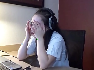 18 year old lenna lux masturbating in the air headphones
