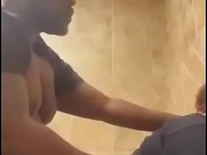 Plumper slut copulates thither a bathroom