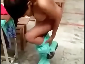 indian Garments factory demi-mondaine fucked by commander on cam