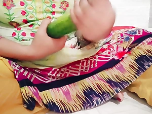Bangladeshi hawt girl sex with cucumber.Bengali housewife.