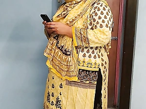 35 Year Venerable (Ayesha Bhabhi) bakaya paisa lene aye the, paise ke badle padose se kiya Choda Chudi, Hindi Audio - Pakistan