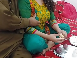 XXX Desi Assisting My Stepmom In Cutting Vegetable Than Shacking up Her Big Botheration , She is Cheating My Stepdaddy Clear Hindi Audio