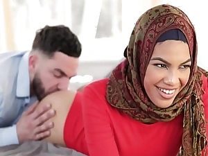 Hijab Stepsister Sending Nudes To Stepbrother - Maya Farrell, Peter Green -Family Strokes