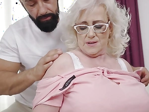 Busty gran splashes increased wide of takes vitamin Dick