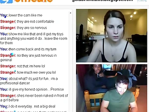 Omegle Hottie shows her muff